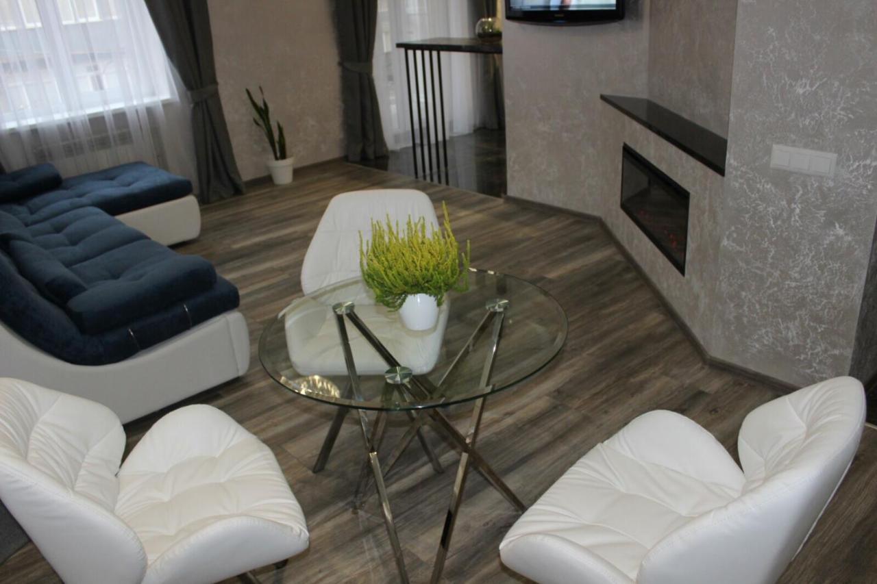 New Luxury Apartment In The Center On Konstitution Square คาร์คิฟ ภายนอก รูปภาพ