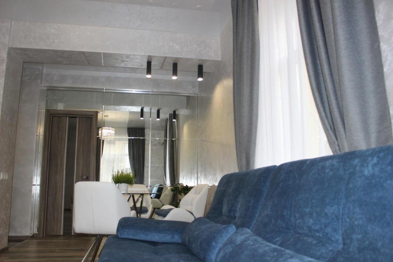New Luxury Apartment In The Center On Konstitution Square คาร์คิฟ ภายนอก รูปภาพ