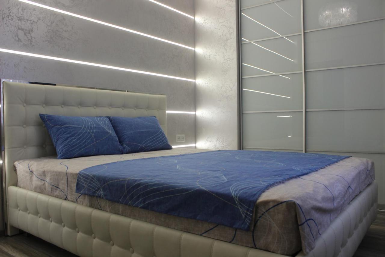 New Luxury Apartment In The Center On Konstitution Square คาร์คิฟ ภายนอก รูปภาพ