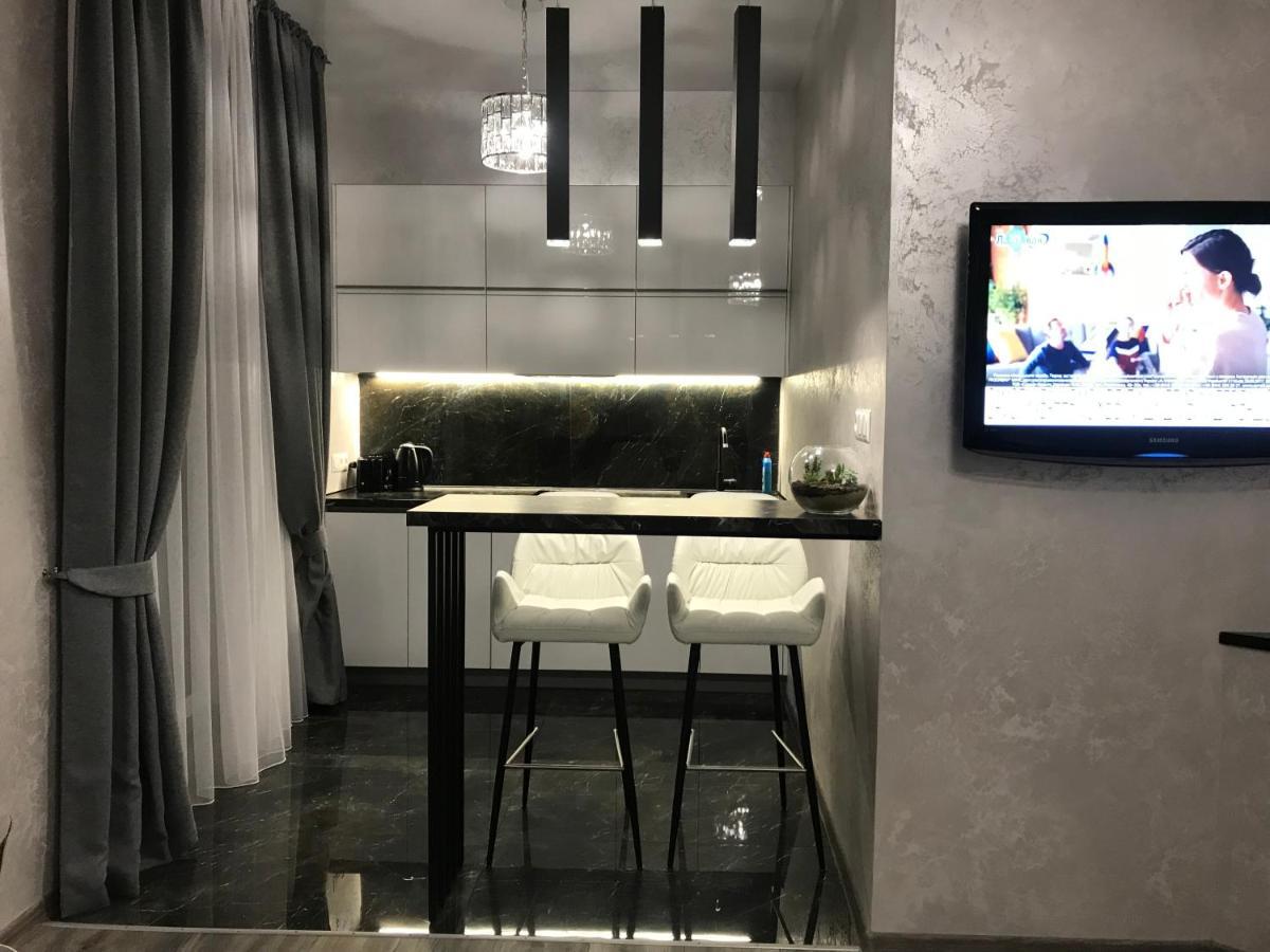 New Luxury Apartment In The Center On Konstitution Square คาร์คิฟ ภายนอก รูปภาพ