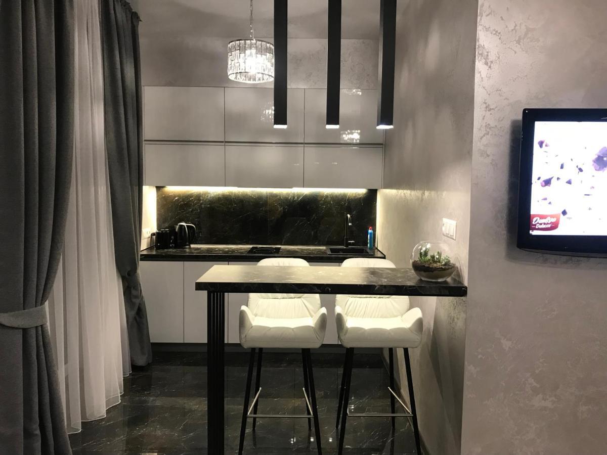 New Luxury Apartment In The Center On Konstitution Square คาร์คิฟ ภายนอก รูปภาพ