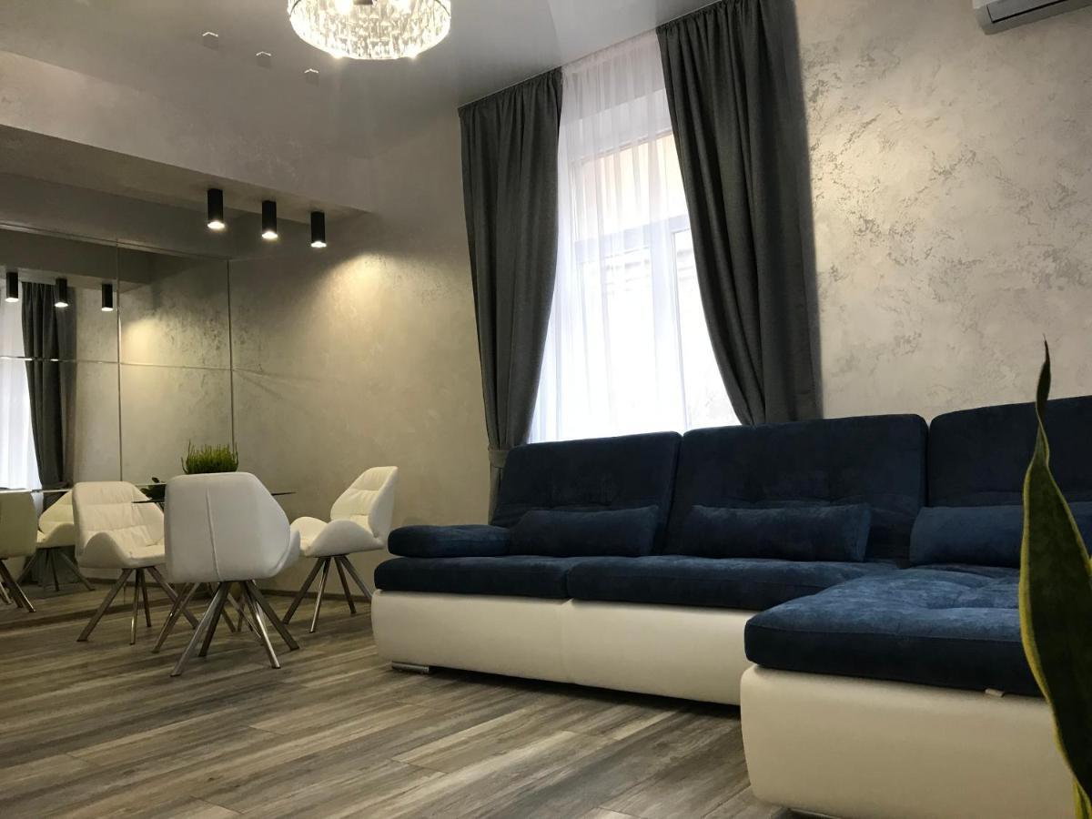 New Luxury Apartment In The Center On Konstitution Square คาร์คิฟ ภายนอก รูปภาพ