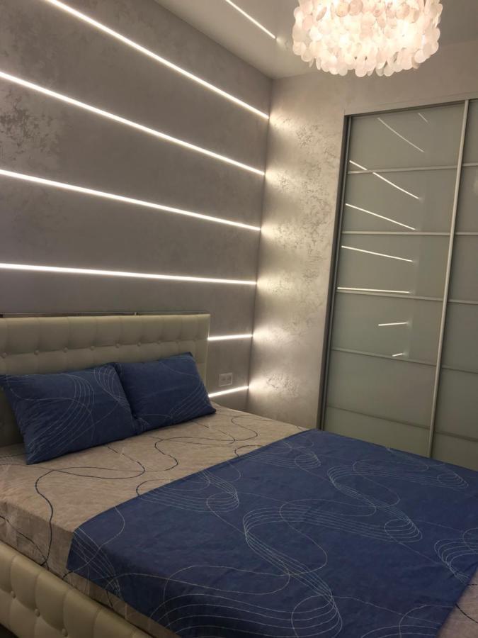 New Luxury Apartment In The Center On Konstitution Square คาร์คิฟ ภายนอก รูปภาพ