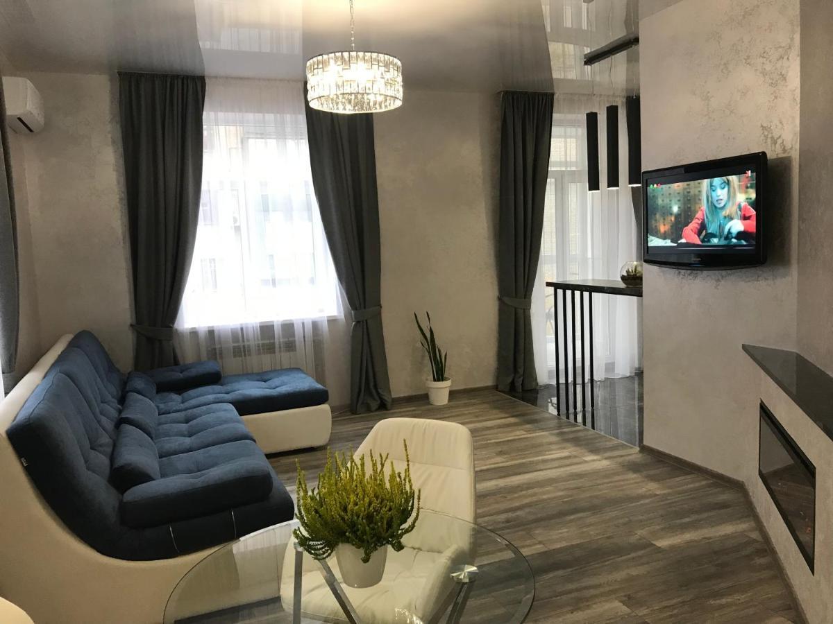 New Luxury Apartment In The Center On Konstitution Square คาร์คิฟ ภายนอก รูปภาพ