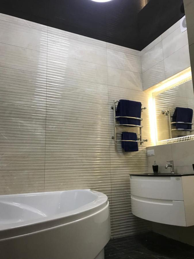 New Luxury Apartment In The Center On Konstitution Square คาร์คิฟ ภายนอก รูปภาพ