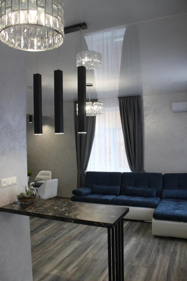 New Luxury Apartment In The Center On Konstitution Square คาร์คิฟ ภายนอก รูปภาพ