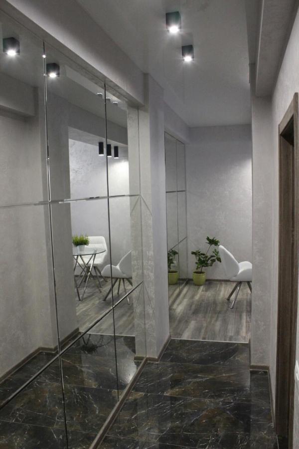 New Luxury Apartment In The Center On Konstitution Square คาร์คิฟ ภายนอก รูปภาพ