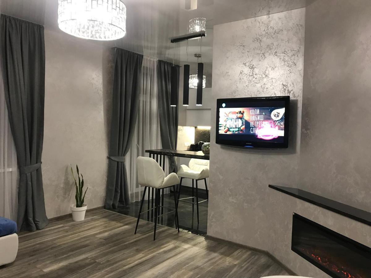 New Luxury Apartment In The Center On Konstitution Square คาร์คิฟ ภายนอก รูปภาพ