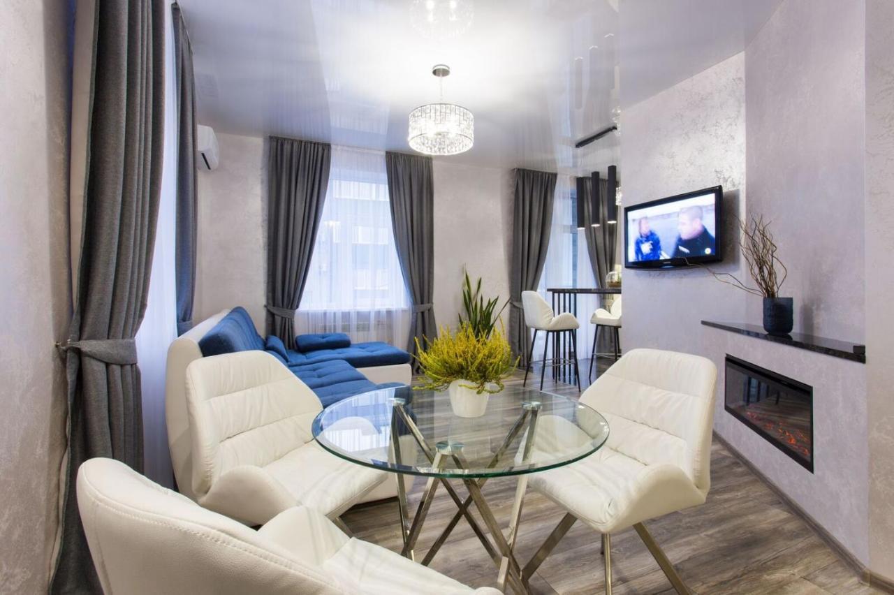 New Luxury Apartment In The Center On Konstitution Square คาร์คิฟ ภายนอก รูปภาพ