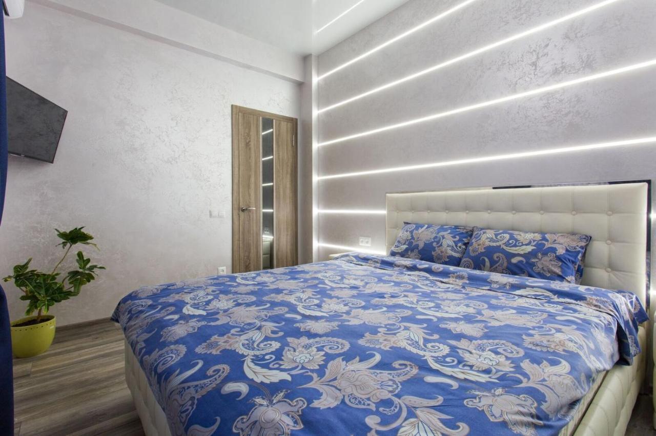 New Luxury Apartment In The Center On Konstitution Square คาร์คิฟ ภายนอก รูปภาพ