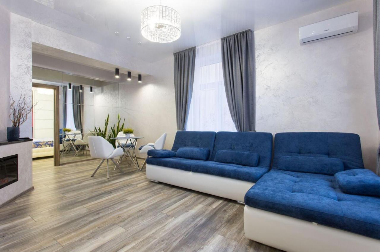 New Luxury Apartment In The Center On Konstitution Square คาร์คิฟ ภายนอก รูปภาพ