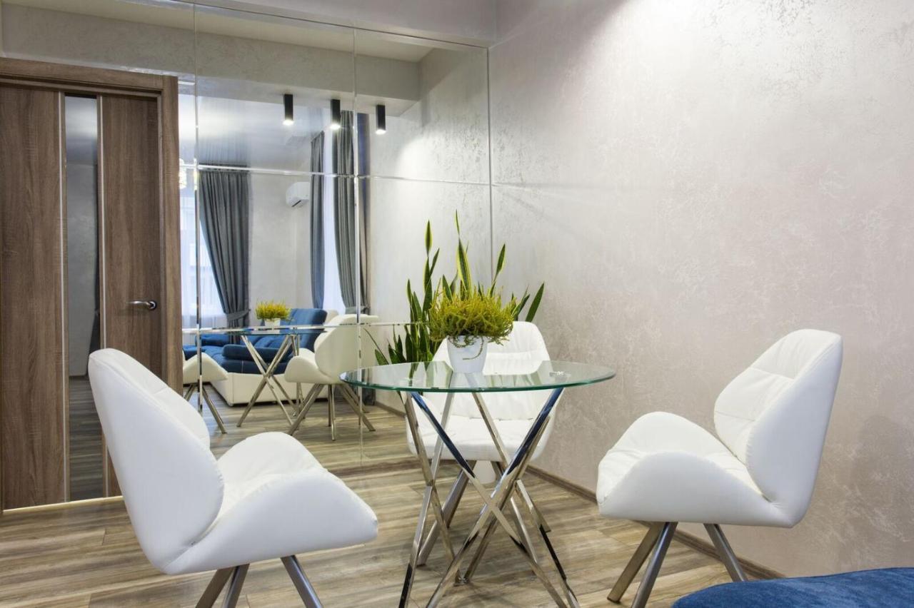 New Luxury Apartment In The Center On Konstitution Square คาร์คิฟ ภายนอก รูปภาพ